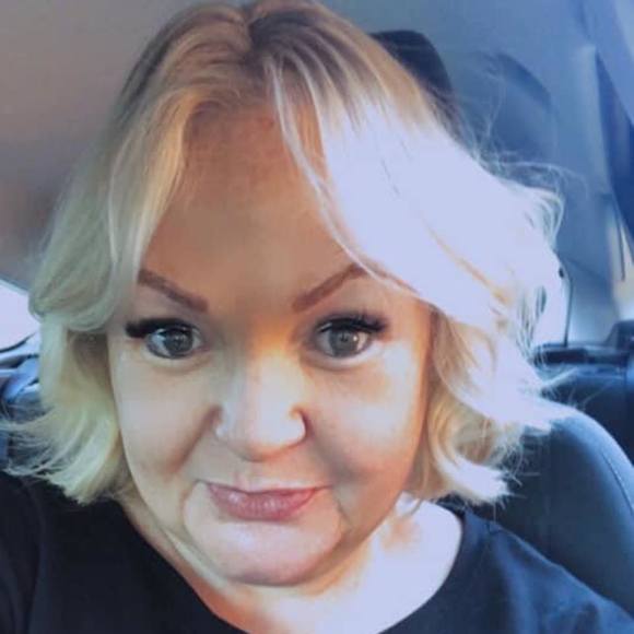 Profile Picture of Melissa Keating (@missymel73) on Poshmark