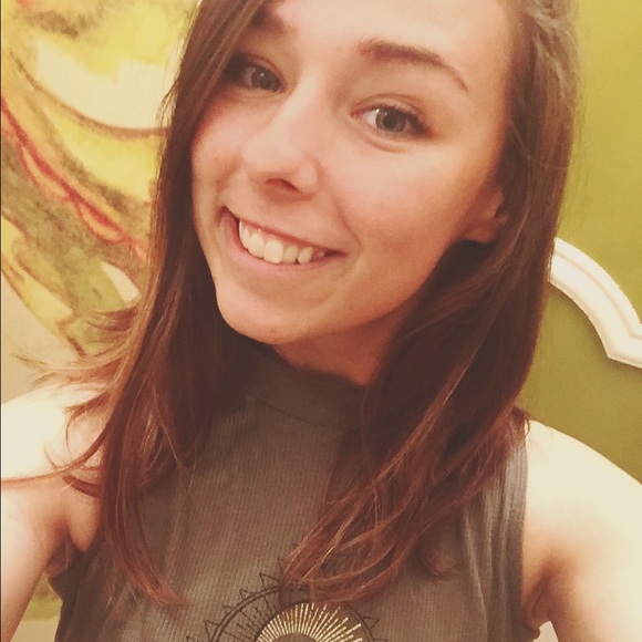 Profile Picture of Kristina Banner (@liltinabo) on Poshmark