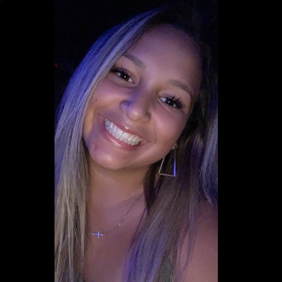 Profile Picture of Victoria Garivey (@vgarivey00) on Poshmark