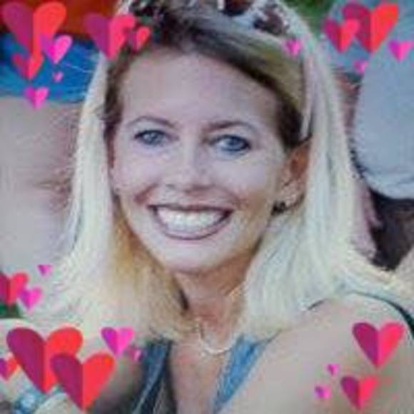 Profile Picture of Debbie Ludwig (@debbieludwig10) on Poshmark