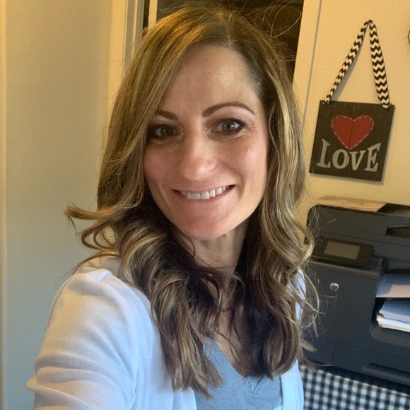 Profile Picture of Sally Vandewarker (@sallyvande78) on Poshmark