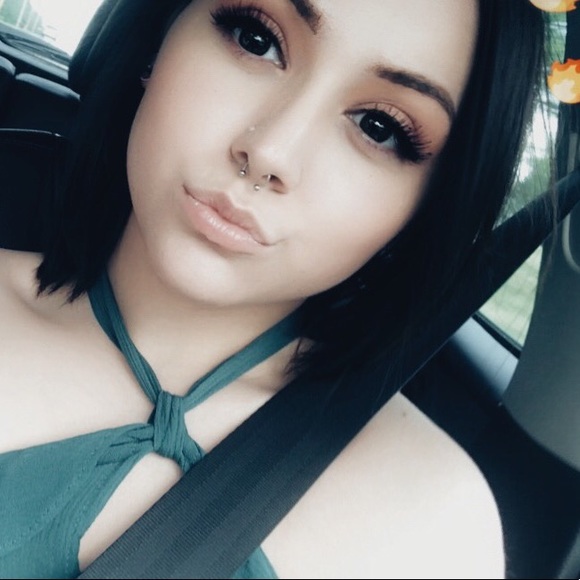Profile Picture of Makayla Hafling (@klalune) on Poshmark