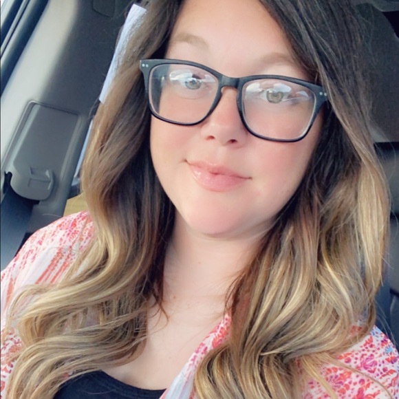 Profile Picture of Tiffany Admire (@tadmire) on Poshmark