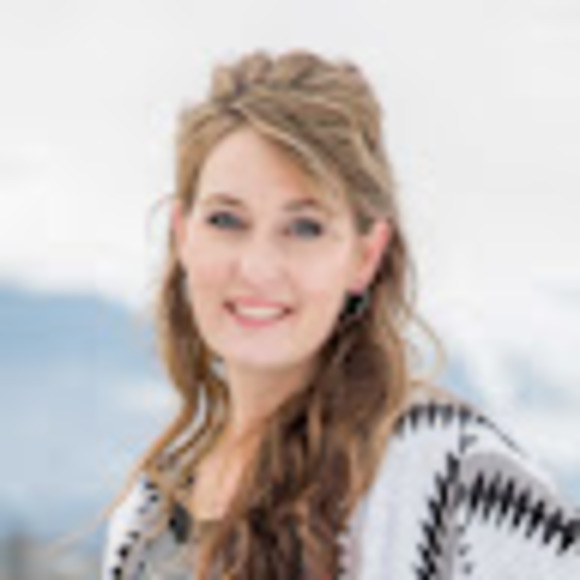 Profile Picture of Chrisandra B (@clbarendregt) on Poshmark