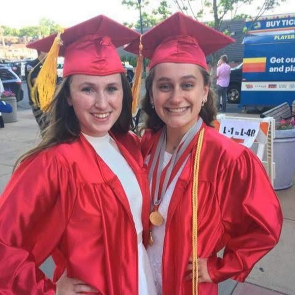 Profile Picture of Jillian Margolies (@jillianlm13) on Poshmark