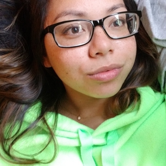 Profile Picture of Alexa Dunn (@_alelexa) on Poshmark