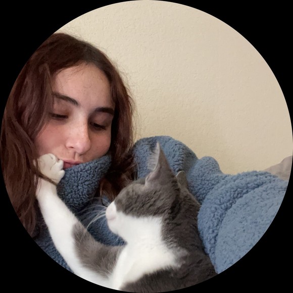 Profile Picture of Lena Schultz (@lenaschultz) on Poshmark