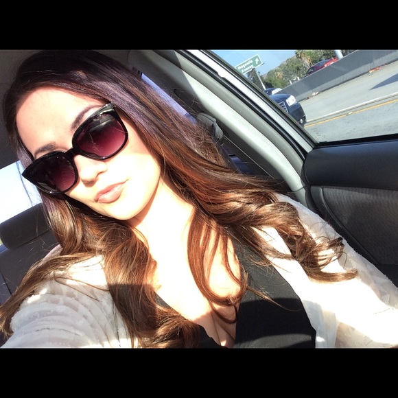 Profile Picture of Heather Rosenau (@rosenau1228) on Poshmark