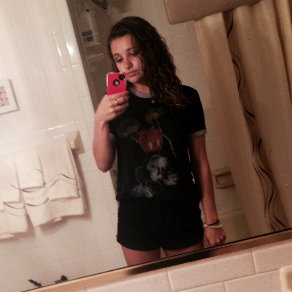 Profile Picture of Becca Ponstein (@beccadiane_) on Poshmark