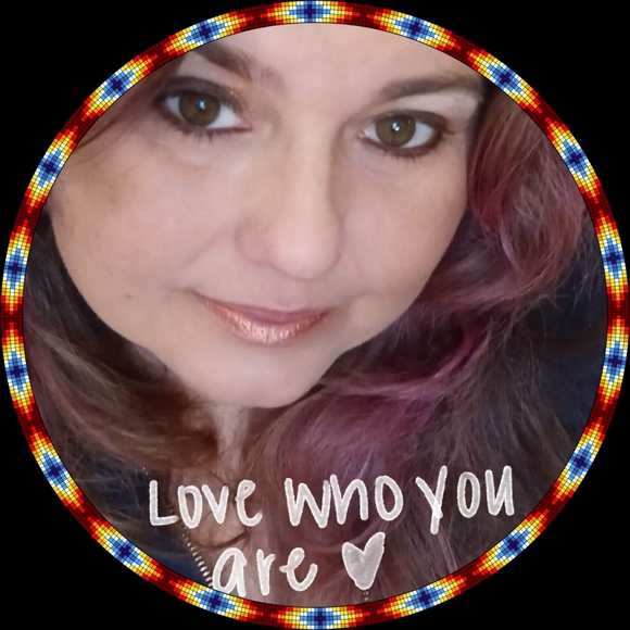 Profile Picture of Lucinda Hogner (@lucinday) on Poshmark