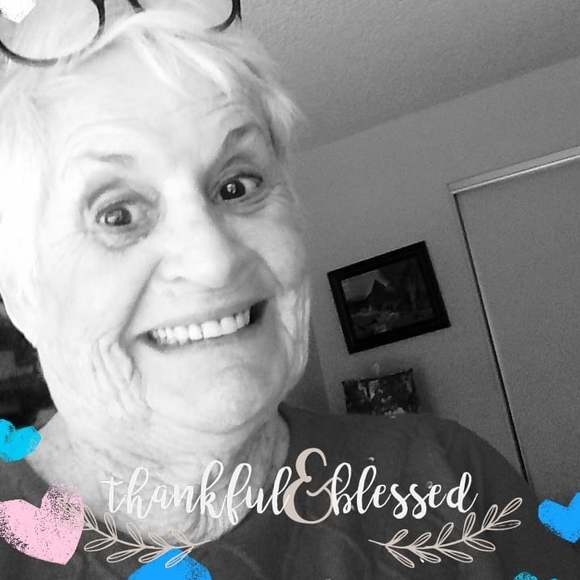 Profile Picture of Amelia Lima (@amelialima) on Poshmark