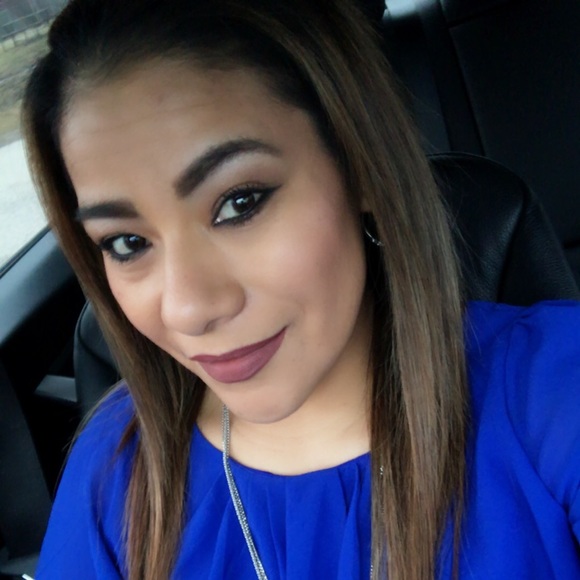 Profile Picture of Bianca Fox (@2016bfox) on Poshmark
