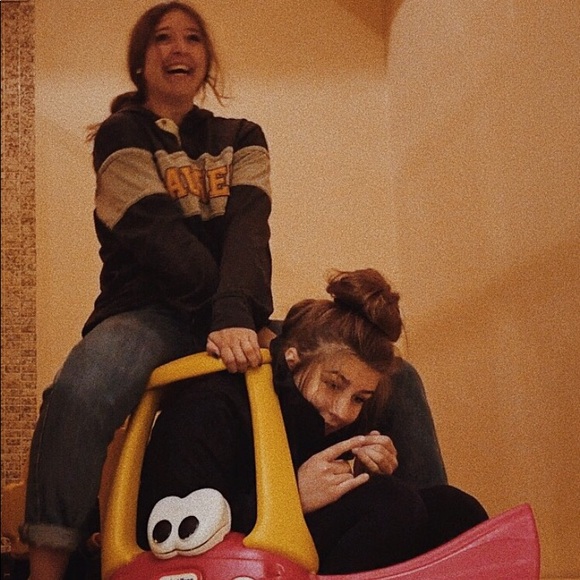 Profile Picture of Isabella Gulyas (@isabellagulyas) on Poshmark