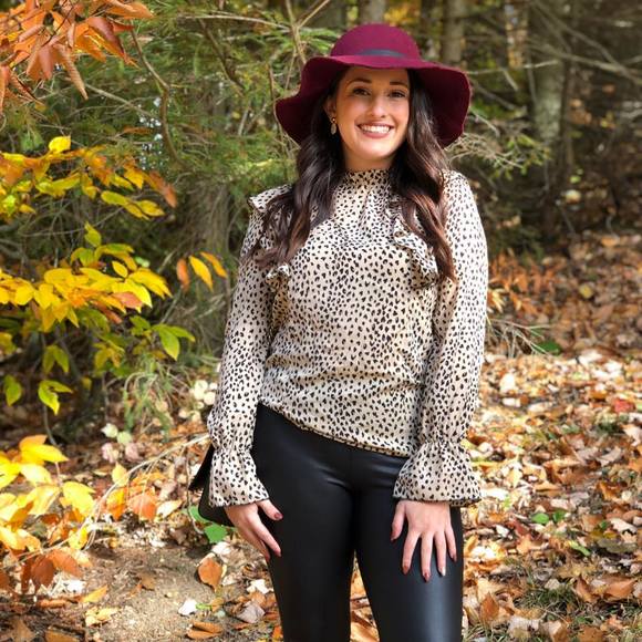 Profile Picture of Lauren Millson (@millsonlauren) on Poshmark