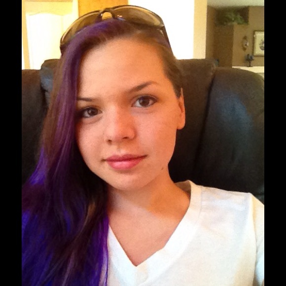 Profile Picture of Danielle Siracusano (@danisano) on Poshmark