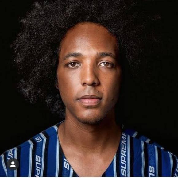 Profile Picture of Davison Bob (@davisonbob) on Poshmark