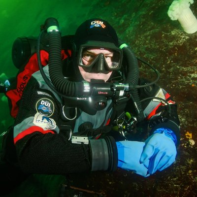 Profile Picture of Terry Forsyth (@911icediver) on Twitter