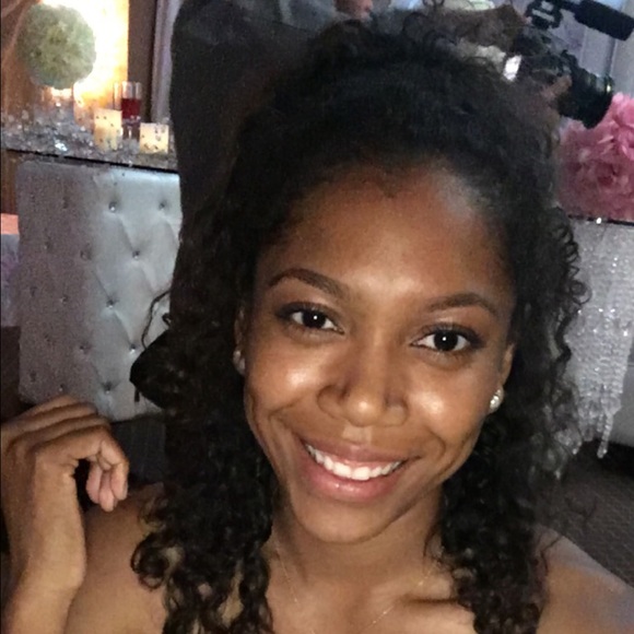 Profile Picture of Kayla Leyvas (@knleyvas) on Poshmark