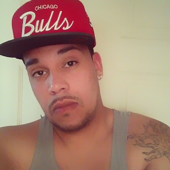 Profile Picture of Julio Crespo (@jcrespo10) on Poshmark