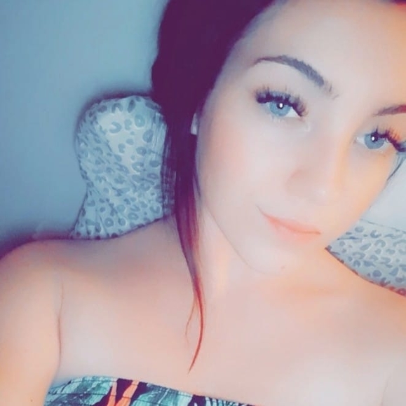 Stephanie Cavener - Poshmark Profile Picture of Stephanie Cavener (@s_cavener) on Poshmark