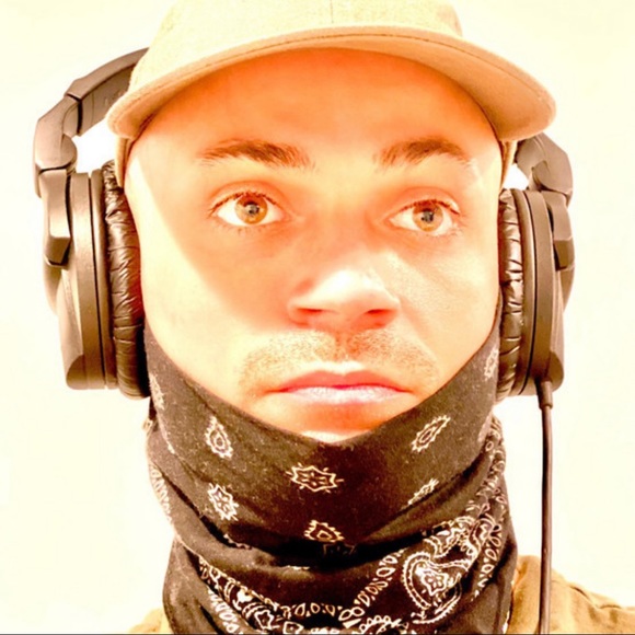 Profile Picture of John Matire (@applaclothes) on Poshmark