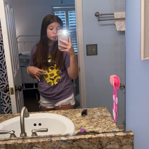 Profile Picture of Lacy Hinton (@lacymhinton10) on Poshmark