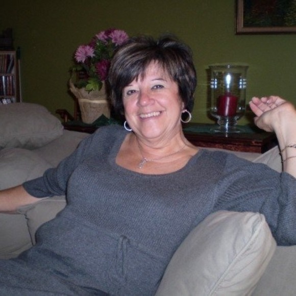 Profile Picture of Carole Regimbald (@carole9935) on Poshmark