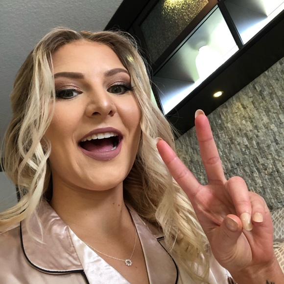Profile Picture of Samantha Paschall (@samanthapas) on Poshmark