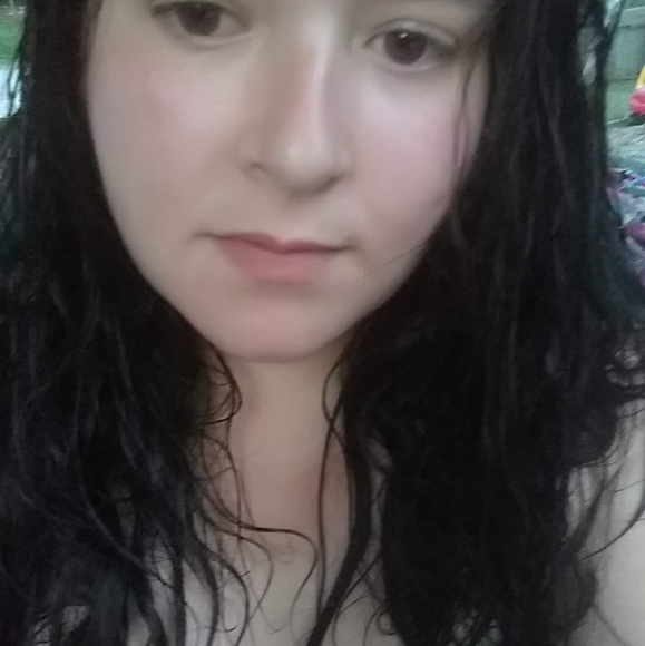 Profile Picture of Amanda Mcmichael (@mcmichael2015) on Poshmark