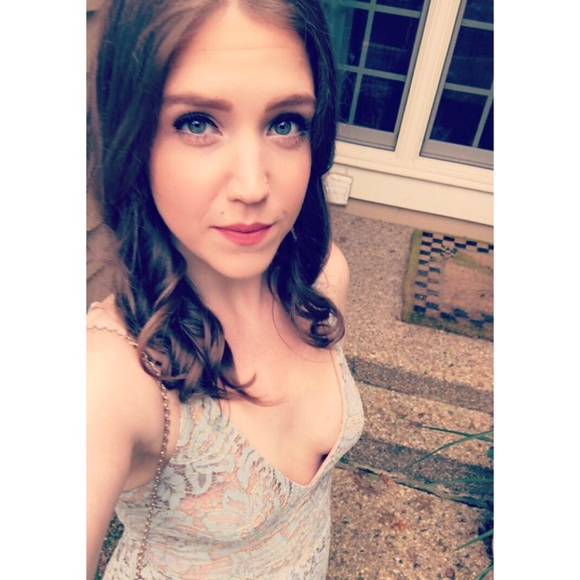 Profile Picture of Chelsea Patton (@chelskicat) on Poshmark