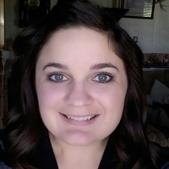 Profile Picture of Amanda Aronson (@cjaaronson) on Poshmark