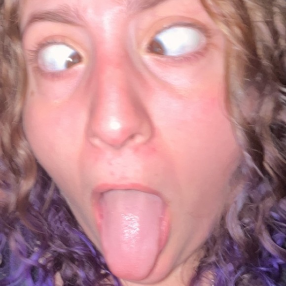 Profile Picture of Olivia Blaszynski (@blazoli) on Poshmark