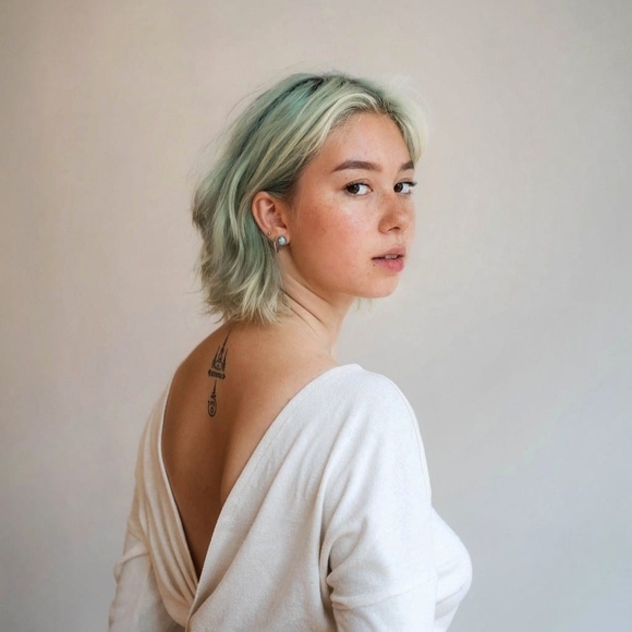 Profile Picture of Na-ovalie Labelle-thiphavong (@naovalie) on Poshmark