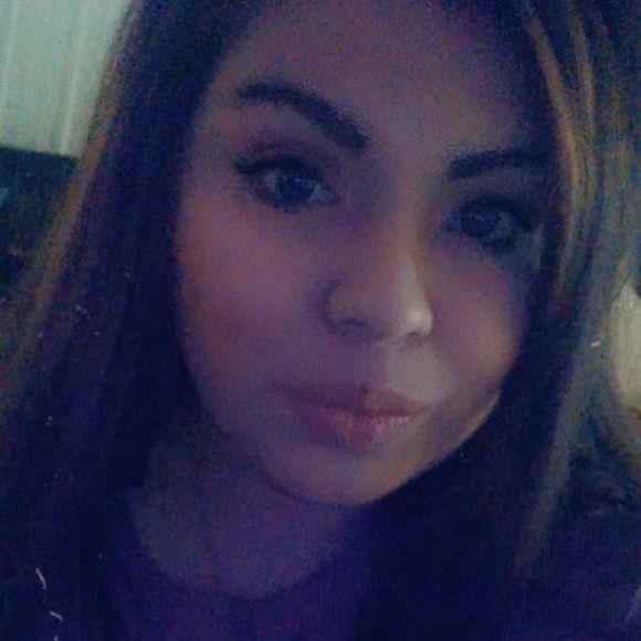 Profile Picture of Angelica Guzman (@201520172018_ag) on Poshmark