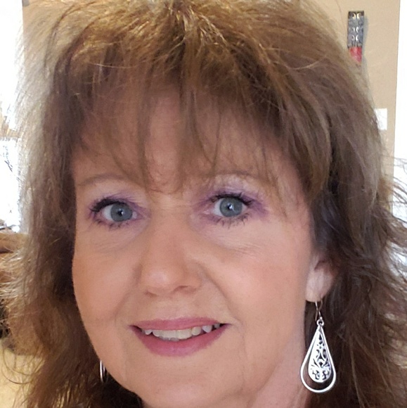 Profile Picture of Cathy Casey (@caseygirl9) on Poshmark