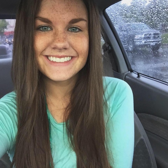 Profile Picture of Kennedy Leonard (@kennedyyleonard) on Poshmark