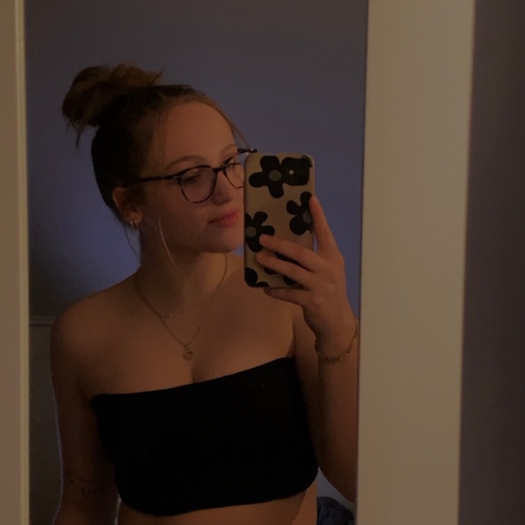 Profile Picture of Rose Laperle (@rose_laperle) on Poshmark