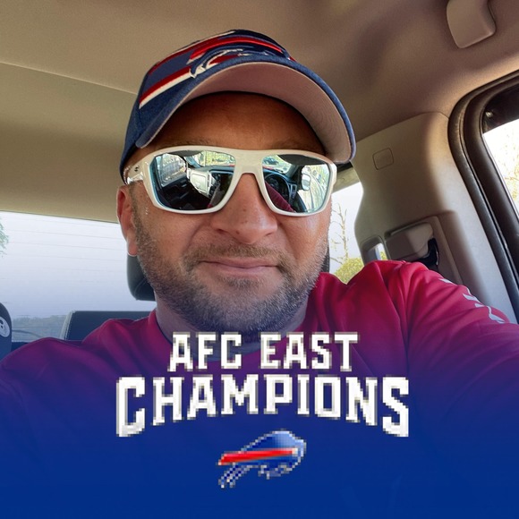 Profile Picture of Dave Watkins (@dwgsxr600) on Poshmark