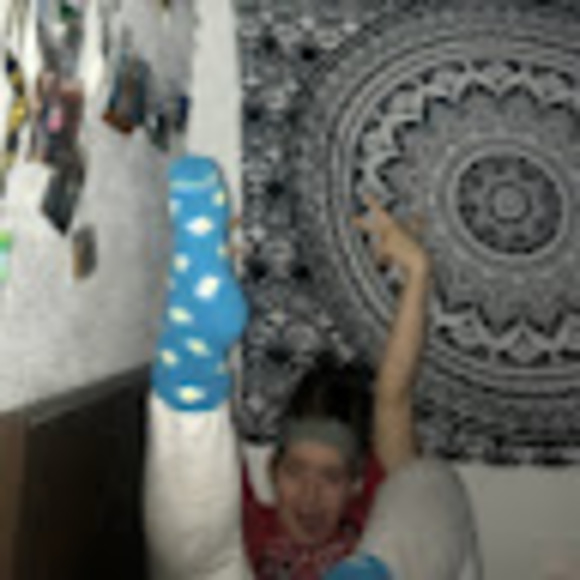 Profile Picture of Kallie Daniels (@kalstardaniels) on Poshmark