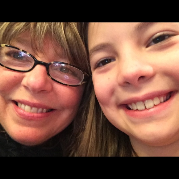 Profile Picture of Robin Beeson (@robinbeeson) on Poshmark