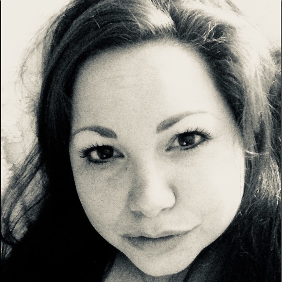 Profile Picture of Catherine Emmott (@catemmott81) on Poshmark