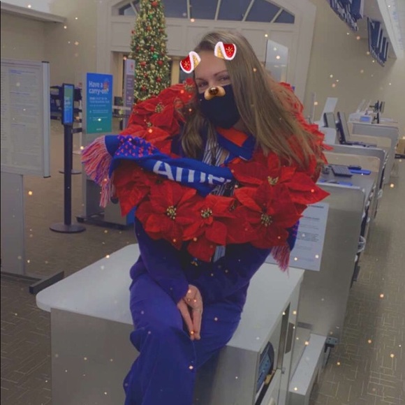 Profile Picture of Emily Lecomte (@emilylecomte) on Poshmark