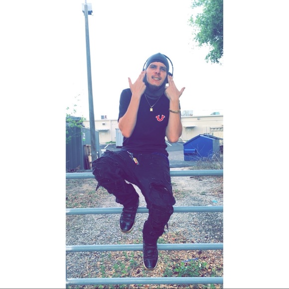 Profile Picture of Austin Barnes (@austinbarnes813) on Poshmark