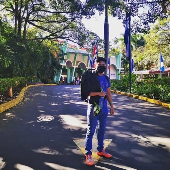 Profile Picture of Joseph Torrez (@josephjosuecruz) on Poshmark