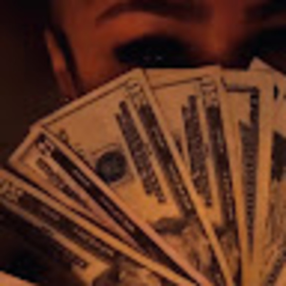 Profile Picture of Gianna Moore (@giannamoore195) on Poshmark