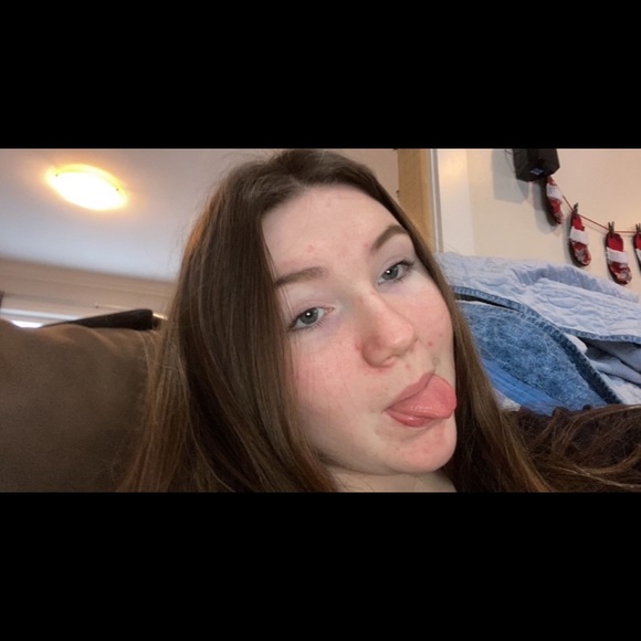 Profile Picture of Paige Zajaczkowski (@paigezed6) on Poshmark