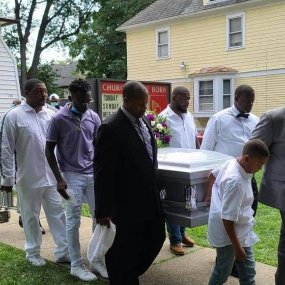 Profile Picture of Amanda Broadnax (@amandabroadnax) on Poshmark