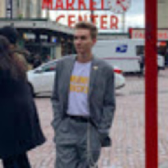 Profile Picture of John Kerr (@johnpkerr24) on Poshmark