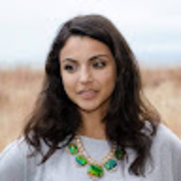 Profile Picture of Victoria Coster (@victoriascoster) on Poshmark