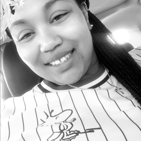 Profile Picture of Angelique Phifer (@a_phifer) on Poshmark